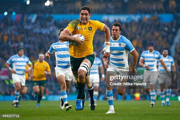 Rob Simmons of Australia races through to score the opening try during the 2015 Rugby World Cup Semi Final match between Argentina and Australia at...