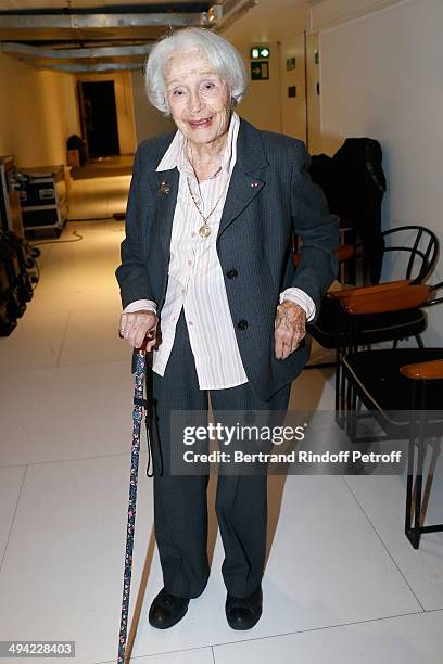 Actress Gisele Casadesus, who will be 100 years old the June 14 presents her book "Cent ans, c'est passe si vite..." at the 'Vivement Dimanche'...