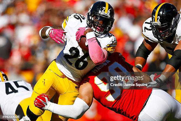 Le'Veon Bell of the Pittsburgh Steelers runs through the tackle attempt Josh Mauga of the Kansas City Chiefs at Arrowhead Stadium during the fourth...