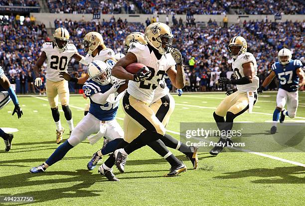 Marcus Murphy of the New Orleans Saints runs with the ball against the Indianapolis Colts at Lucas Oil Stadium on October 25, 2015 in Indianapolis,...