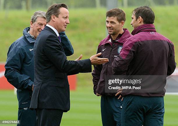 British Prime Minister David Cameron chats with England football manager Roy Hodgson Steven Gerrard and Frank Lampard during his visit to England's...