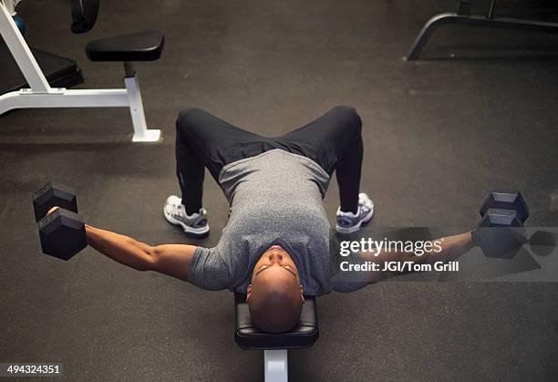 black man lifting weights in gym - weight bench stock pictures, royalty-free photos & images
