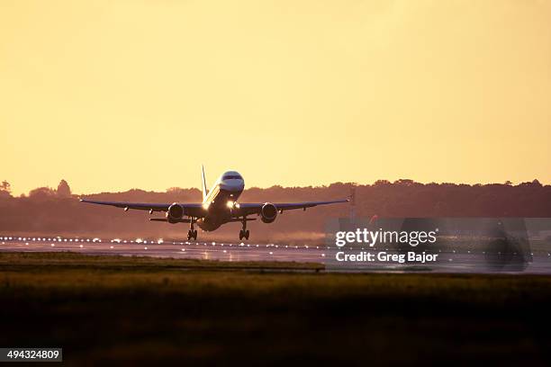 takeoff at gatwick - gatwick airport stock pictures, royalty-free photos & images