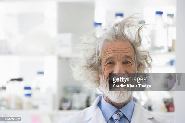 senior caucasian scientist with unruly hair in lab - uitvinder stockfoto's en -beelden
