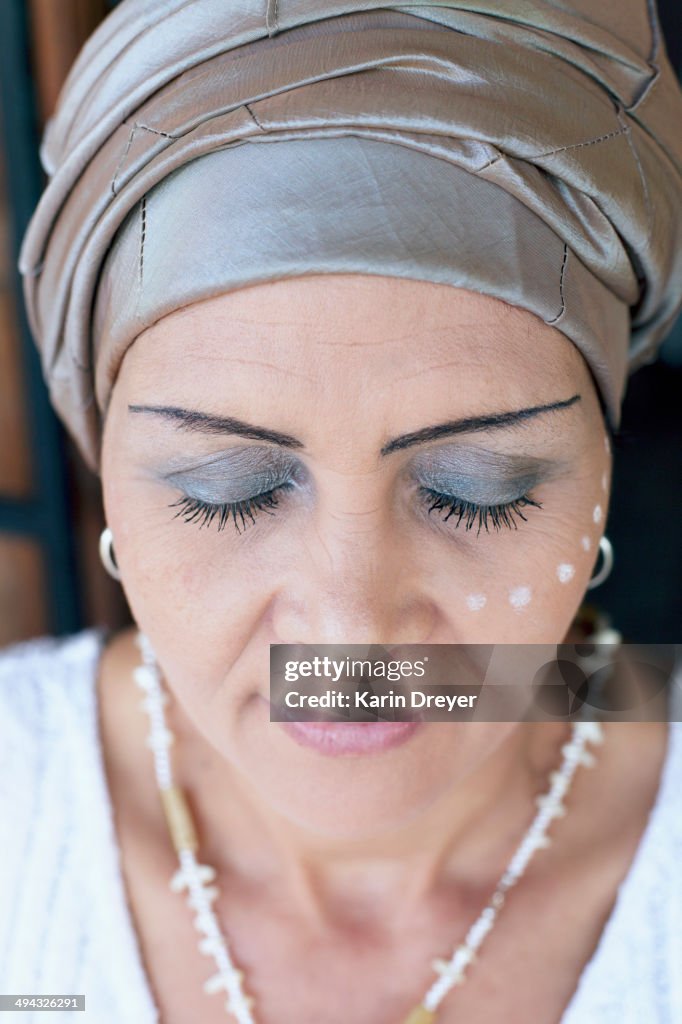 Mixed race woman wearing turban