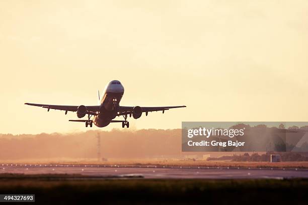 take off - 飛行機 ストックフォトと画像