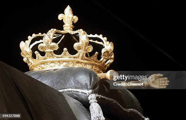 Copies of the scepter and the crown of King Louis XIV are displayed during the exhibition "Le Roi est mort - The King is dead" at Chateau de...