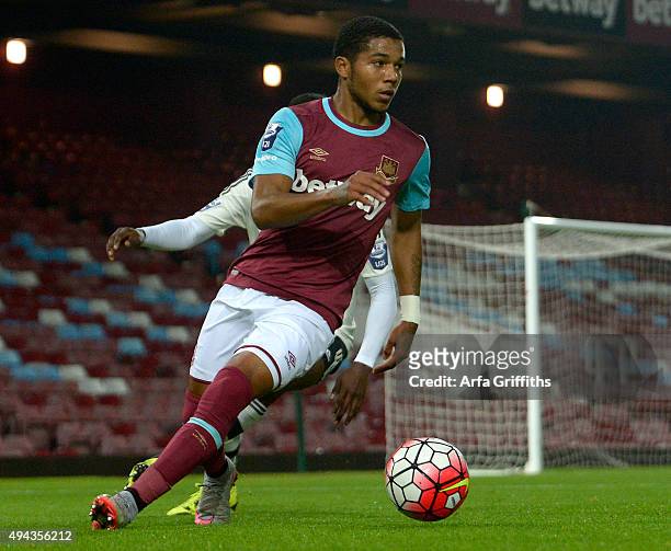 Djair Parfitt-Williams of West Ham United in action during the U21 fixture between West Ham United and Fulham at Boleyn Ground on October 26, 2015 in...