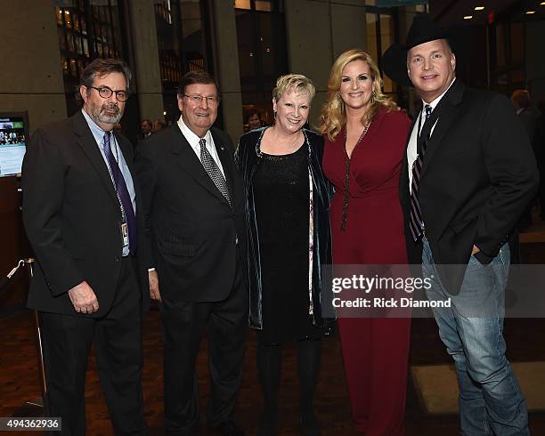 CMHoF&M's Pete Finney, Steve Turner and Carolyn Tate with Trisha Yearwood and Garth Brooks attend The Country Music Hall of Fame 2015 Medallion...