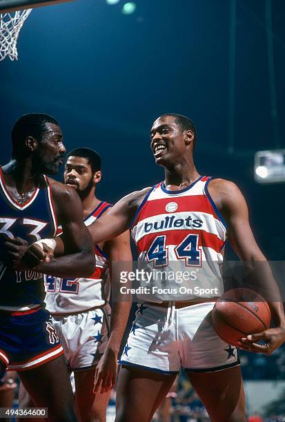 Rick Mahorn of the Washington Bullets in action against the New York Knicks during an NBA basketball game circa 1981 at the Capital Centre in...