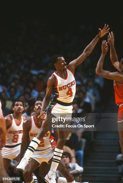 Sidney Moncrief of the Milwaukee Bucks in action against the Philadelphia 76ers during an NBA basketball game circa 1983 at the MECCA Arena in...