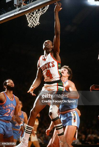 Sidney Moncrief of the Milwaukee Bucks shoots against the San Diego Clippers during an NBA basketball game circa 1980 at the MECCA Arena in...