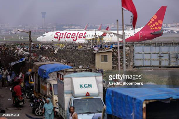 Boeing Co. 737 aircraft operated by SpiceJet Ltd. Taxies at Chhatrapati Shivaji International Airport in Mumbai, India, on Monday, Oct. 26, 2015....