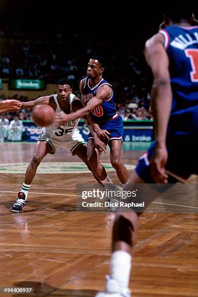 Reggie Lewis 32 Reggie Lewis Basketball Player Stock Photos, High-Res Pictures, and ...