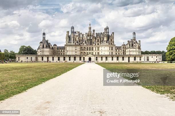 castello di chambord in francia-loire - blois foto e immagini stock