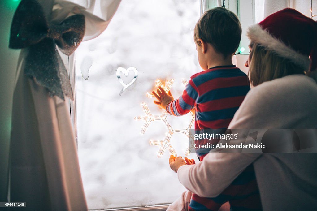 Heiligabend der Mattiertes Fenster