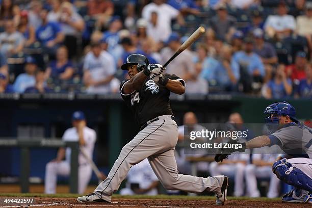 Dayan Viciedo of the Chicago White Sox hits against the Kansas City Royals at Kauffman Stadium on May 21, 2014 in Kansas City, Missouri.