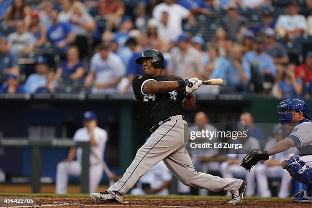 Dayan Viciedo of the Chicago White Sox hits against the Kansas City Royals at Kauffman Stadium on May 21, 2014 in Kansas City, Missouri.