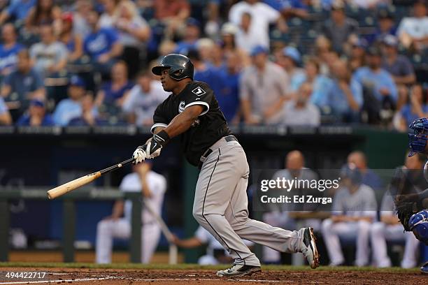 Dayan Viciedo of the Chicago White Sox hits against the Kansas City Royals at Kauffman Stadium on May 21, 2014 in Kansas City, Missouri.