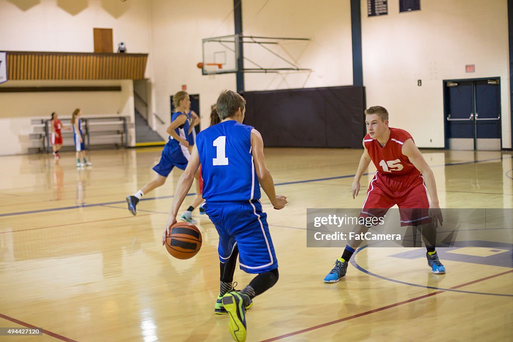 Teenager high-school-basketball-Spiel