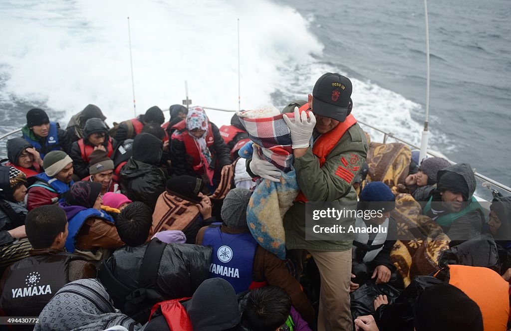 Coast guards rescue refugees off Turkish shores