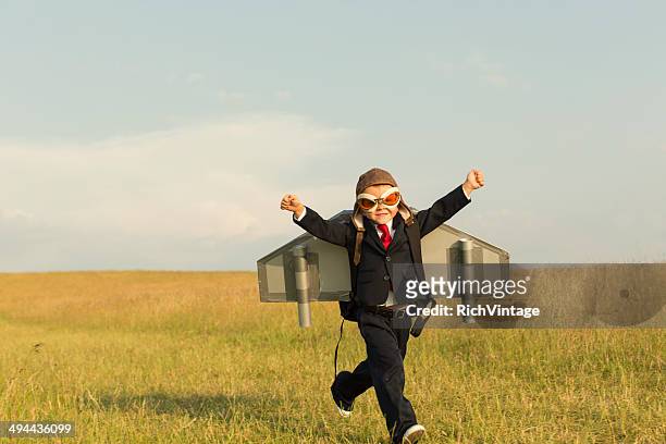 young 英語少年糊のスーツを着ている jetpack - flying goggles ストックフォトと画像