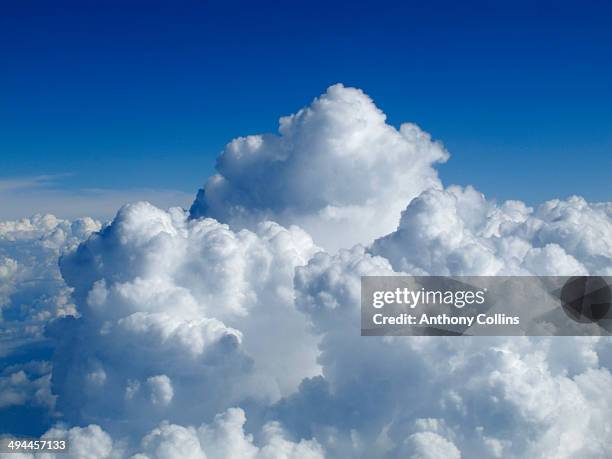 cumulo nimbus clouds - cumulo stock-fotos und bilder