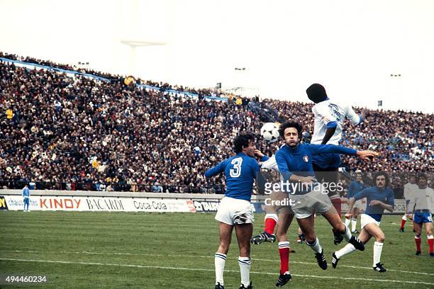 French defender Marius Tresor vies with Italian dfender Antonio Cabrini during the 1978 World Cup football match between France and Italy, on June 2...