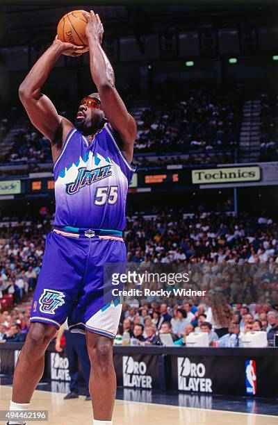 Antoine Carr of the Utah Jazz shoots against the Sacramento Kings circa 1997 at Arco Arena in Sacramento, California. NOTE TO USER: User expressly...