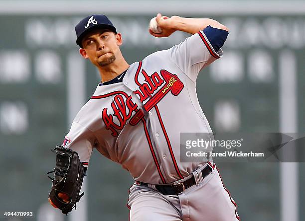 Mike Minor of the Atlanta Braves pitches against the Boston Red Sox during the game at Fenway Park on May 29, 2014 in Boston, Massachusetts.