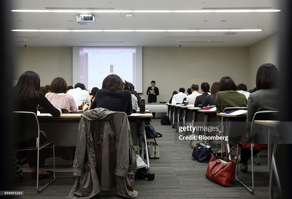 Women Dip Toes In Topix As Stock Class Becomes Girls' Night Out Women