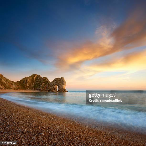 durdle door and the jurassic coast - durdle door stock pictures, royalty-free photos & images