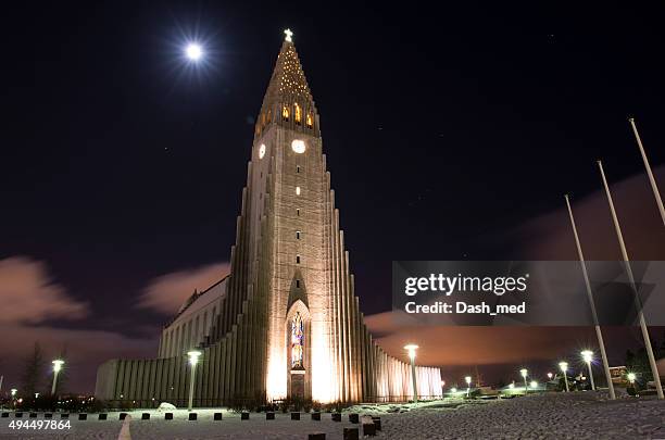 Iglesia De Hallgrímur Church Durante El Invierno Noche Reykjavik Islandia Foto de stock - Getty Images Iglesia De Hallgrímur Church Durante El Invierno Noche Reykjavik Islandia Foto de stock - Getty Images