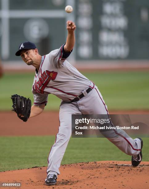 Mike Minor of the Atlanta Braves pitches against the Boston Red Sox in the first inning at Fenway Park on May 29, 2014 in Boston, Massachusetts.