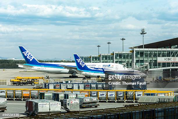 planes at beijing aiport - all nippon airways stock pictures, royalty-free photos & images