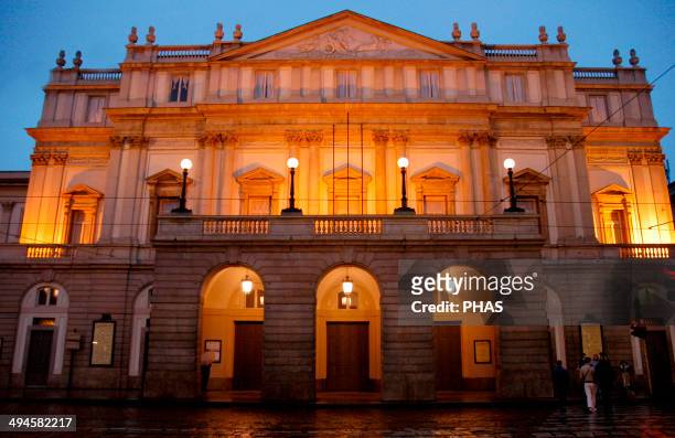 Italy. Milan. La Scala by night. Opera house. Inagurated in 1778. Built by Giuseppe Piermarini .