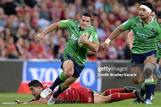 Shaun Treeby of the Highlanders makes a break during the round 16 Super Rugby match between the Reds and the Highlanders at Suncorp Stadium on May...