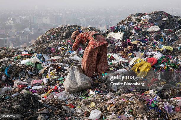 Indian Rag Pickers Rag Picker Photos and Premium High Res Pictures - Getty Images