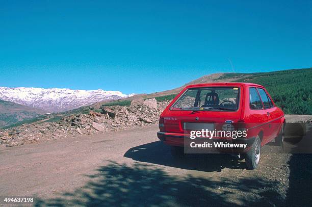 red ford fiesta 1.1 c in sierra nevada spain 1988 - ford fiesta cars stock pictures, royalty-free photos & images