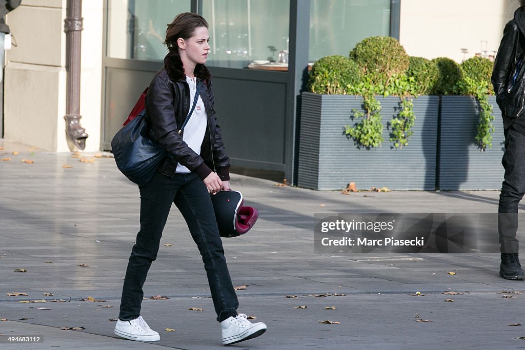 Kristen Stewart Sighting On The Set Of 'Personal Shopper' in Paris - October 28, 2015