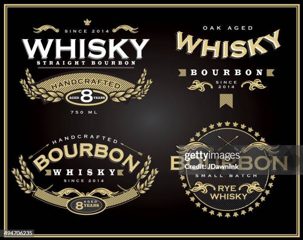 ilustraciones, imágenes clip art, dibujos animados e iconos de stock de conjunto de cuatro diseños de etiquetas y bourbon whisky - labels