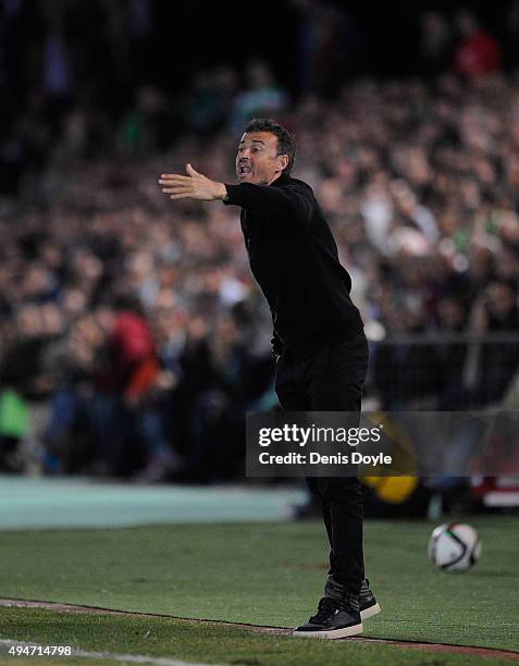 Head coach Luis Enrique of FC Barcelona urges on his team during the Copa del Rey Last of 16 First Leg match between C.F. Villanovense and F.C....