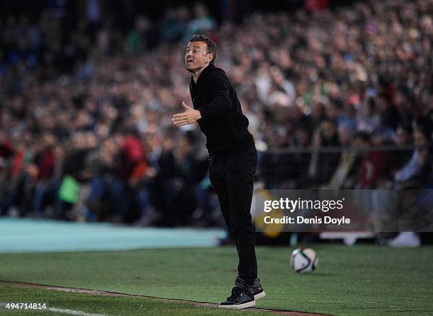 Head coach Luis Enrique of FC Barcelona urges on his team during the Copa del Rey Last of 16 First Leg match between C.F. Villanovense and F.C....