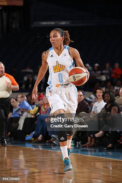 Courtney Clements of the Chicago Sky dribbles the ball against the Atlanta Dream on May 24, 2014 at Allstate Arena in Rosemont, Illinois. NOTE TO...