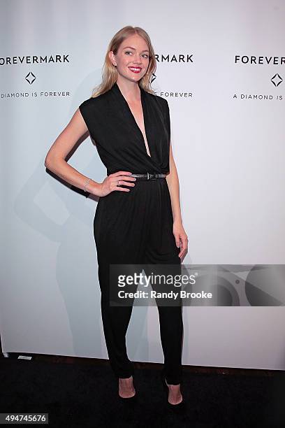 Model Lindsay Ellingson attends "The One" New York premiere at Stephen Weiss Studio on October 28, 2015 in New York City.