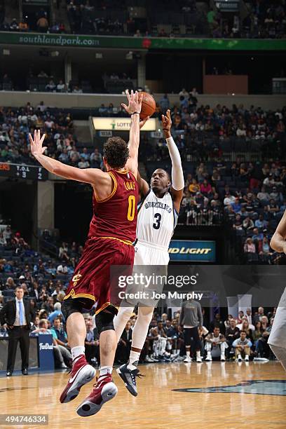 Jordan Adams of the Memphis Grizzlies shoots the ball against the Cleveland Cavaliers on October 28, 2015 at FedExForum in Memphis, Tennessee. NOTE...