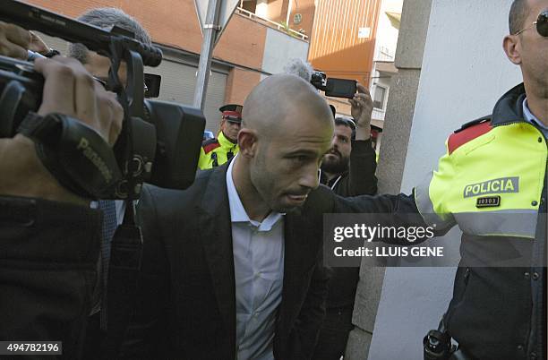 Barcelona's Argentinian defender Javier Mascherano arrives to the courhouse in the coastal town of Gava on Ocotober 29, 2015 to testify before an...