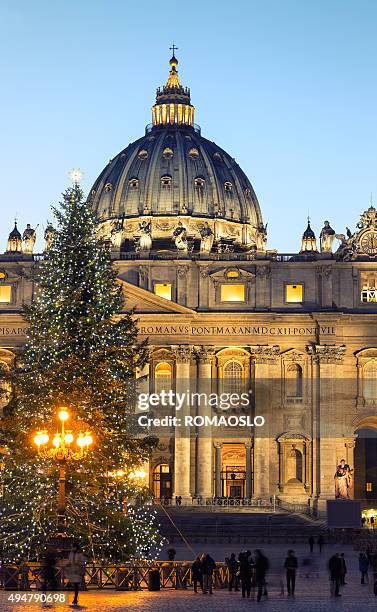 st. peter's basilika im vatikan rom, italien weihnachten - rom weihnachten stock-fotos und bilder