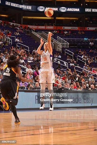 Anete Jekabsone-Zogota of the Phoenix Mercury shoots against the Tulsa Shock on May 30, 2014 at US Airways Center in Phoenix, Arizona. NOTE TO USER:...