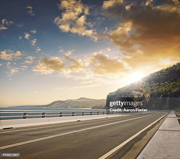 sea bridge - sea cliff bridge stockfoto's en -beelden